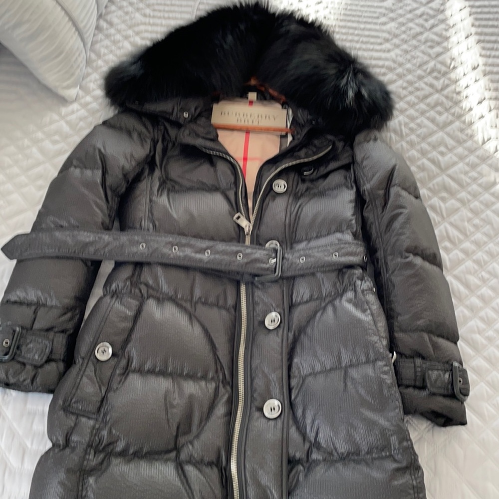 LIKE NEW WOMAN BURBERRY PUFFER JACKET WITH REAL FOX FUR REMOVABLE COLLAR